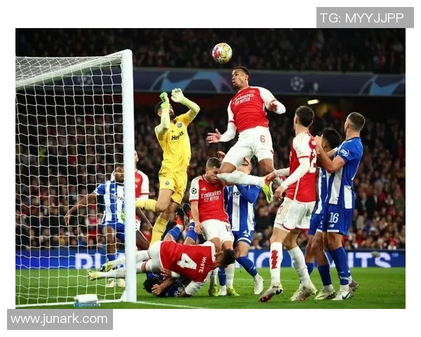 西甲激战巴黎圣日耳曼狂胜尤文图斯五球大捷引发全场沸腾